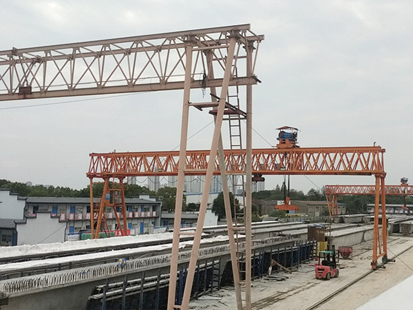 云南曲靖龙门吊厂家50吨门机新款报价