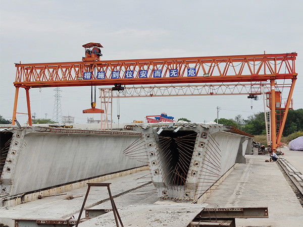 云南保山40吨双主梁龙门吊随时进场